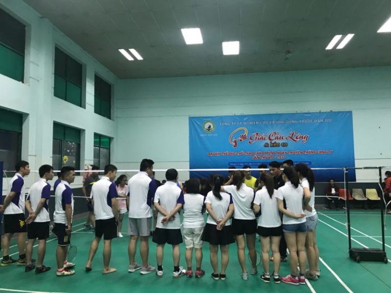 Trung tâm Thuốc dân tộc khai mạc giải thi đấu cầu lông