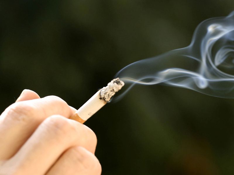 Hút thuốc lá và những ảnh hưởng tồi tệ đến bệnh vẩy nến