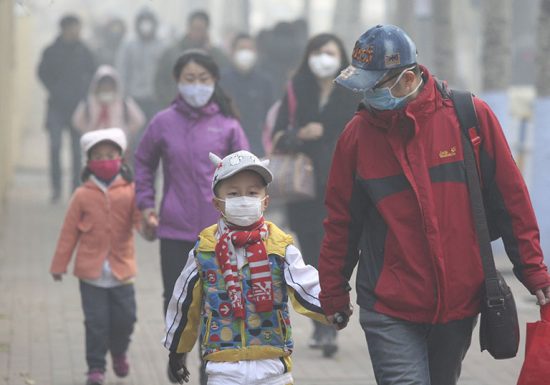 Không khí bi ô nhiễm làm ảnh hưởng nghiêm trọng đến sức khỏe của trẻ