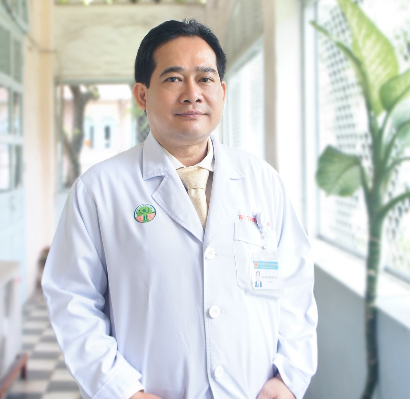 Bác sĩ Trịnh Hữu Tùng là giám đốc bệnh viện Nhi Đồng 2