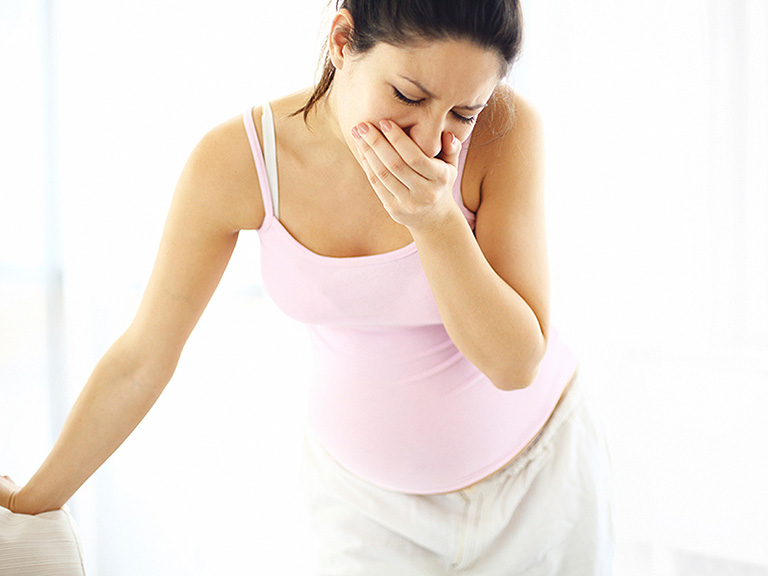 Buồn nôn và nôn là một trong các triệu chứng bệnh đau dạ dày khi mang thai
