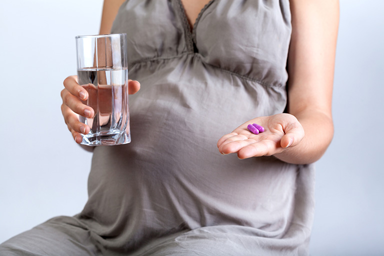 Cần phải thận trọng trong việc sử dụng thuốc tây để chữa đau dạ dày khi mang thai 