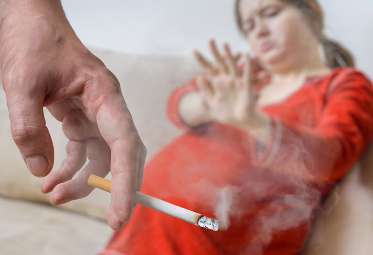 Hút thuốc lá thụ động gây ảnh hưởng đến thai nhi