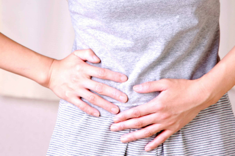 Triệu chứng của viêm ruột thừa thường hay thấy đó là đau bụng.