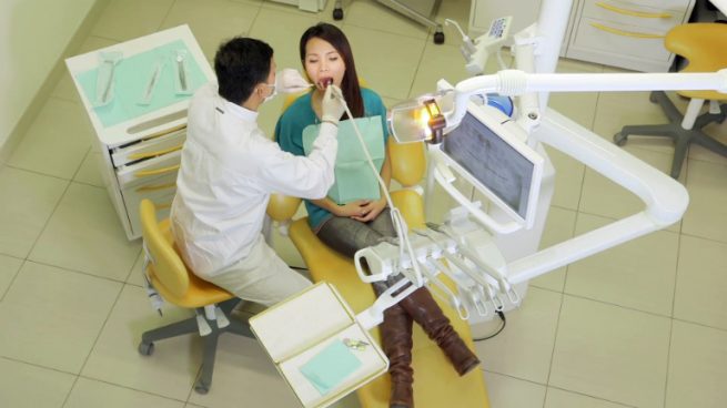 Phòng khám Nha khoa Quang Tuấn trang bị đầy đủ các dụng cụ chuyên khoa cần thiết.