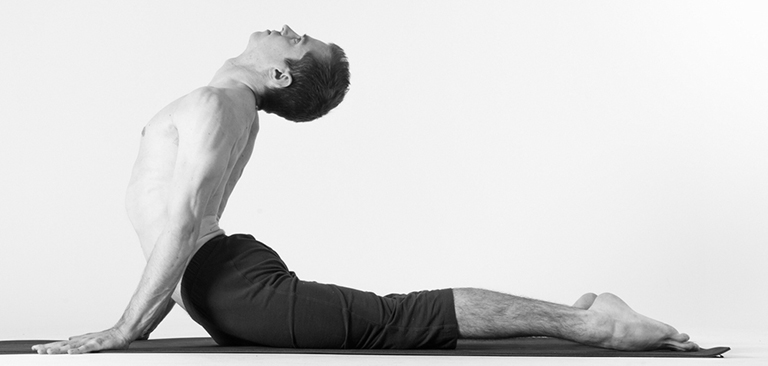 bài tập yoga chữa thoái hóa cột sống