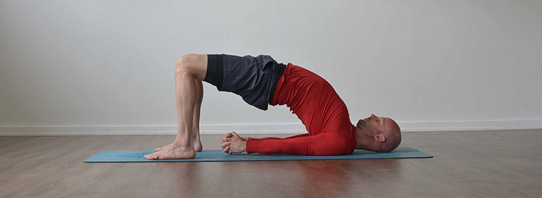 yoga chữa thoái hóa cột sống
