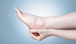 Viêm gan bàn chân còn có thể biến chứng thành gai xương gót.