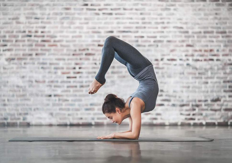 yoga cho người đau khớp gối