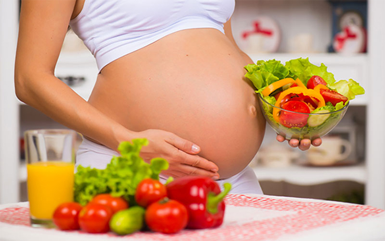 Mẹ bầu cần bổ sung vitamin có trong trái cây, rau củ