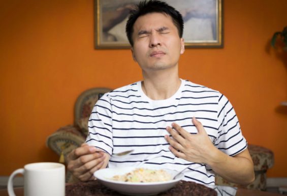 Ợ nóng sau bữa ăn có thể xảy ra với bất cứ ai. Và chúng ta không thể kiểm soát được cơn ợ nóng khi nó đến bất chợt.