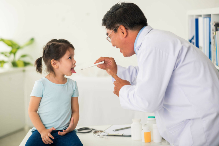Bác sĩ Nguyễn Trần Nam chuyên khám và điều trị một số bệnh ở trẻ em như: bệnh về đường tiêu hóa, bệnh đường hô hấp, sốt, cảm, theo dõi mọc răng ở trẻ nhỏ,...