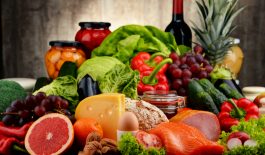 Thực phẩm, thức ăn hàng ngày hỗ trợ rất nhiều trong việc điều trị bệnh. Vậy đối với bệnh phong thấp, người bệnh nên ăn gì?