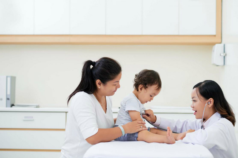 Bác sĩ Nguyễn Minh Ngọc có nhiều kinh nghiệm trong hoạt động khám và điều trị bệnh nội khoa ở trẻ nhỏ.
