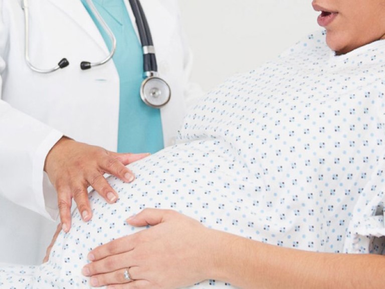 Phụ nữ mang thai và cho con bú cần tham khảo ý kiến bác sĩ khi sử dụng thuốc