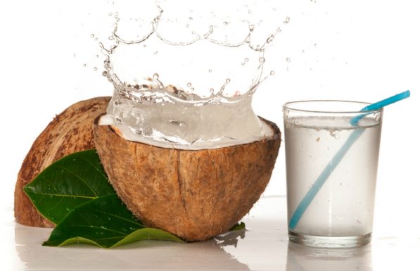 Nước dừa mang lại nhiều lợi ích cho sức khỏe và có thể điều trị được bệnh gout.