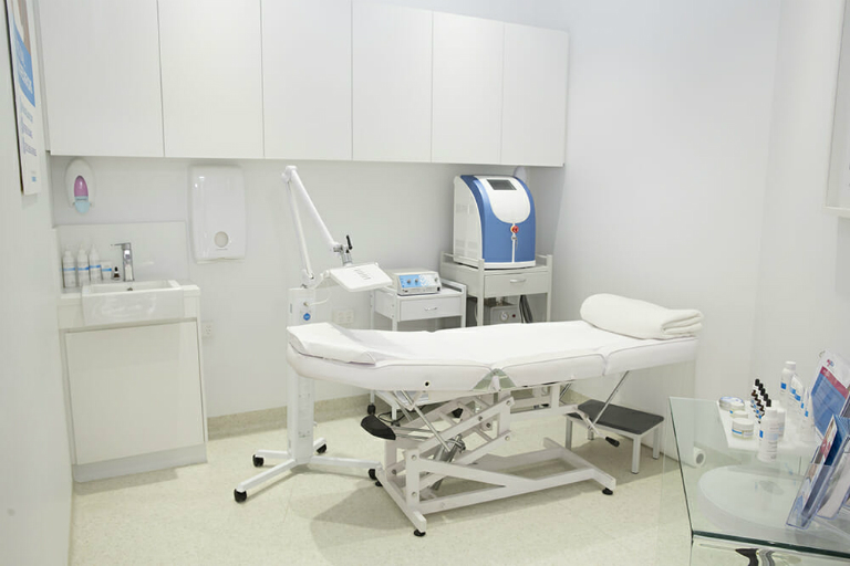 Phòng khám Đa khoa Bà Điểm có các phương tiện, thiết bị y khoa hiện đại phục vụ khám và điều trị bệnh đạt hiệu quả.