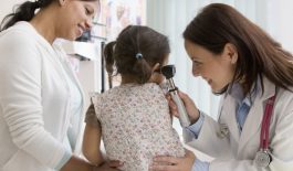Bệnh viêm tai giữa để lại nhiều biến chứng cho trẻ nhỏ