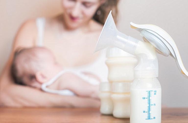 chữa viêm da cơ địa bằng sữa mẹ