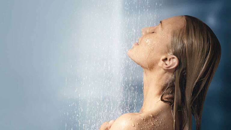 Tắm rửa hàng ngày để ngăn ngừa bệnh viêm da tiết bã 