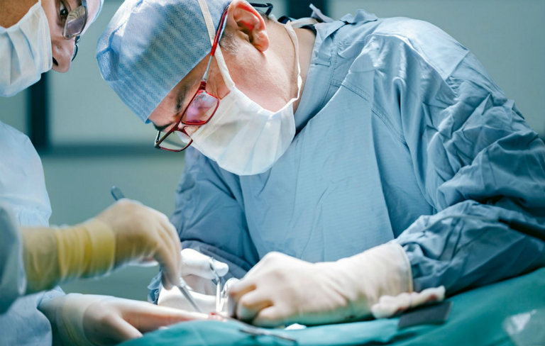 Phẫu thuật cắt bỏ trĩ là một trong những phương pháp điều trị bệnh trĩ lâu năm hiệu quả.
