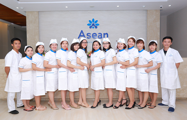 Đội ngũ nhân viên y tế, nhân viên tư vấn và chăm sóc các khách hàng tại bệnh viện Tạo hình Thẩm mỹ Asean