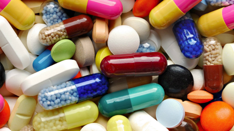 Thuốc Sertraline có thể tương tác với một số loại thuốc như: Thuốc Warfarin, thuốc Tolbutamide, thuốc Diazepam,...