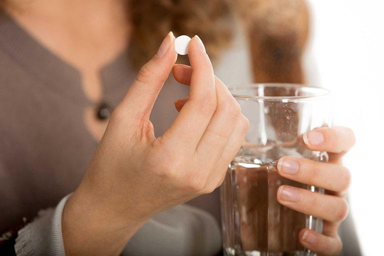 Uống thuốc đúng cách sẽ giúp bạn tránh được nguy cơ mắc tác dụng phụ cho bản thân 