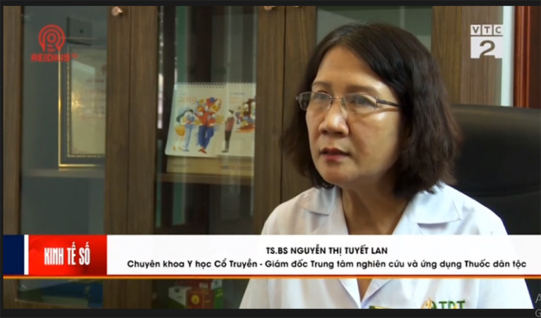 Bác sĩ Tuyết Lan trả lời phóng viên trong phóng sự VTC2 đưa tin về Thuốc dân tộc
