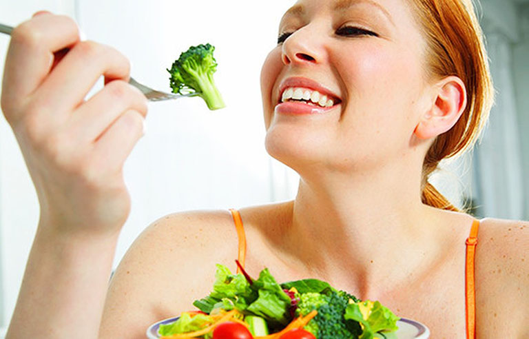 Người bệnh nên tăng cường bổ sung vào chế độ ăn uống các loại thực phẩm giàu vitamin và khoáng chất