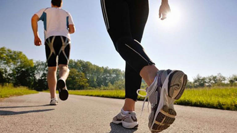 Luyện tập thể dục thể thao hợp lý giúp tăng cường sức khỏe xương khớp và đẩy lùi cơn đau hiệu quả