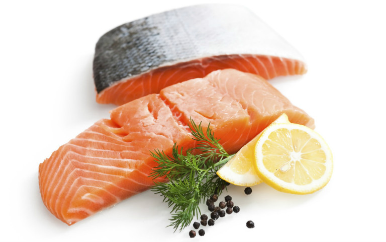 Người viêm đại tràng nên bổ sung những loại thực phẩm giàu omega - 3 vào chế độ ăn uống hàng ngày.