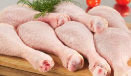 Người bệnh viêm xoang không cần kiêng ăn thịt gà. Thịt gà cung cấp nhiều chất dinh dưỡng, giúp người bệnh khỏe mạnh hơn.
