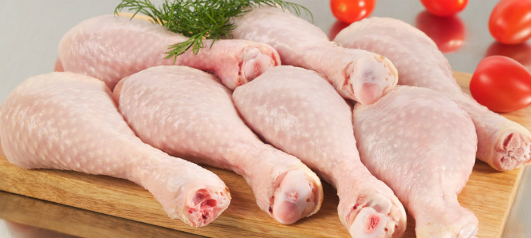 Người bệnh viêm xoang không cần kiêng ăn thịt gà. Thịt gà cung cấp nhiều chất dinh dưỡng, giúp người bệnh khỏe mạnh hơn.