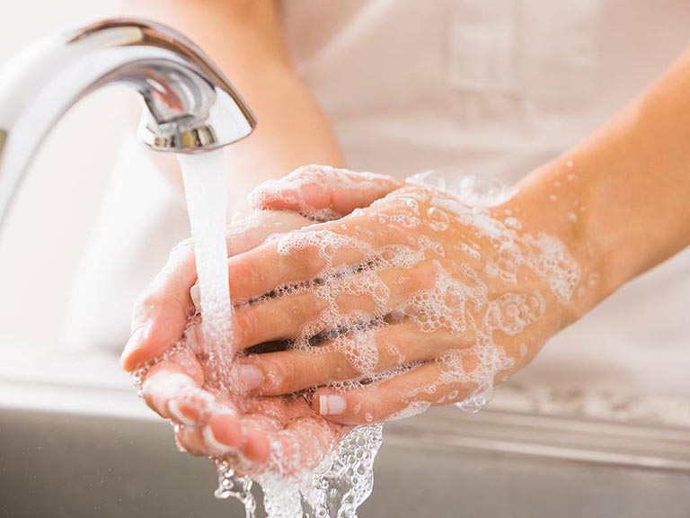 Thường xuyên rửa tay bằng xà phòng để ngăn ngừa bệnh giời leo và các bệnh khác