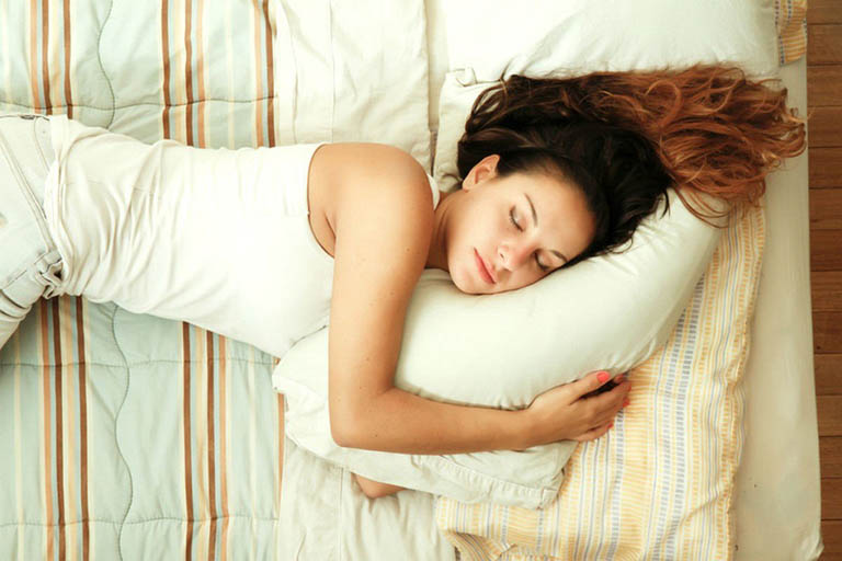 Người bệnh có thể chìm vào giấc ngủ với tư thế nào nghiêng