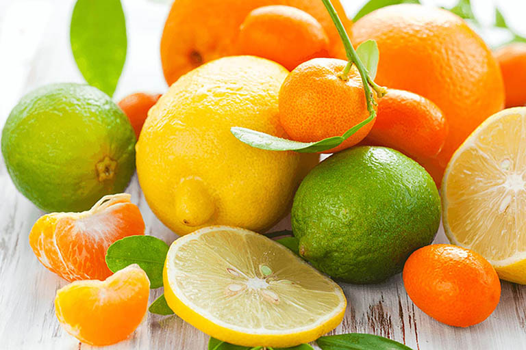 Trái cây giàu vitamin C giúp hạn chế tình trạng ứ đờm và giảm ngứa