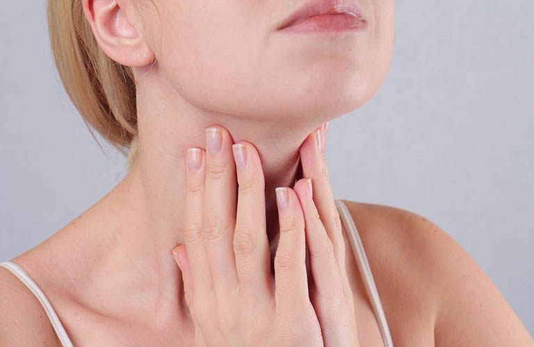 Đau rát cổ họng: Nguyên nhân, cách điều trị và phòng ngừa