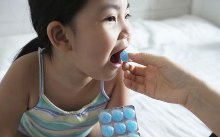 lưu ý khi sử dụng kẹo ngậm trị đau rát cổ họng