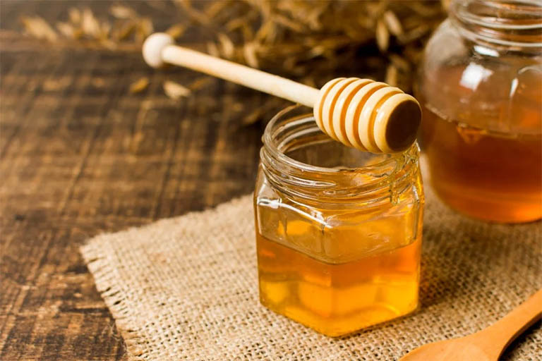 Mật ong là vị thuốc dân gian với nhiều công dụng chữa bệnh hiệu quả mà ai cũng đều biết đến