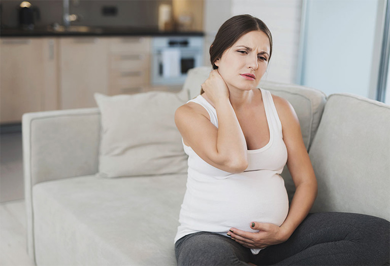 Phụ nữ đang mang thai bị đau vai gáy không nên điều trị bằng phương pháp châm cứu