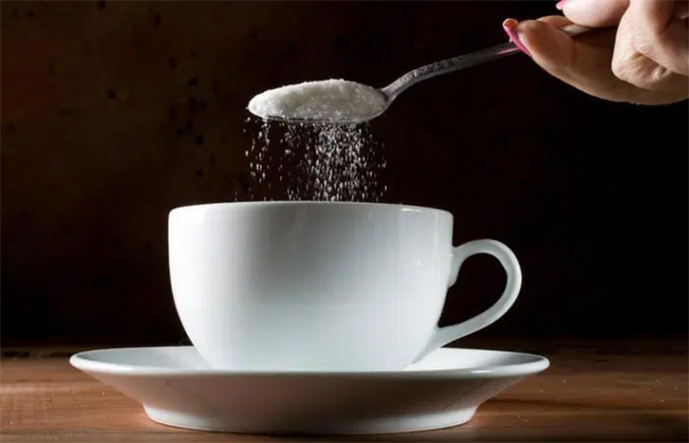 Không nên thêm quá nhiều đường vào cà phê
