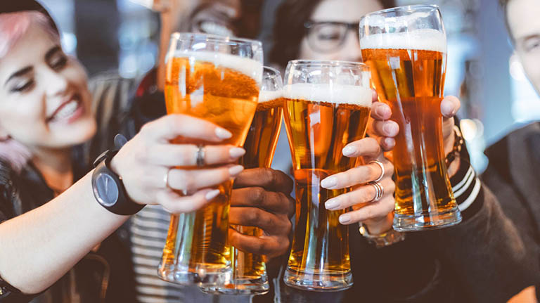Rượu bia và thức uống chứa chất kích thích