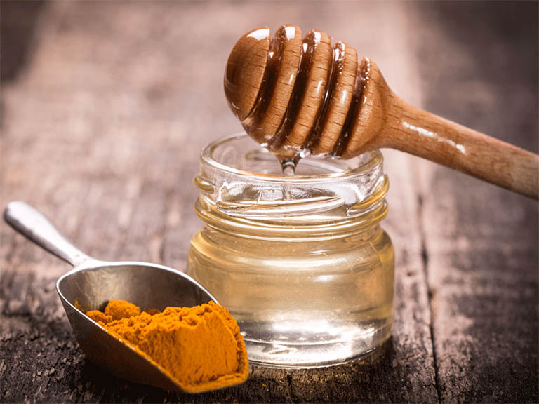 Nghệ và mật ong là vị thuốc dân gian có tác dụng làm giảm cơn đau dạ dày
