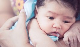 Trào ngược dạ dày ở trẻ sơ sinh là gì?