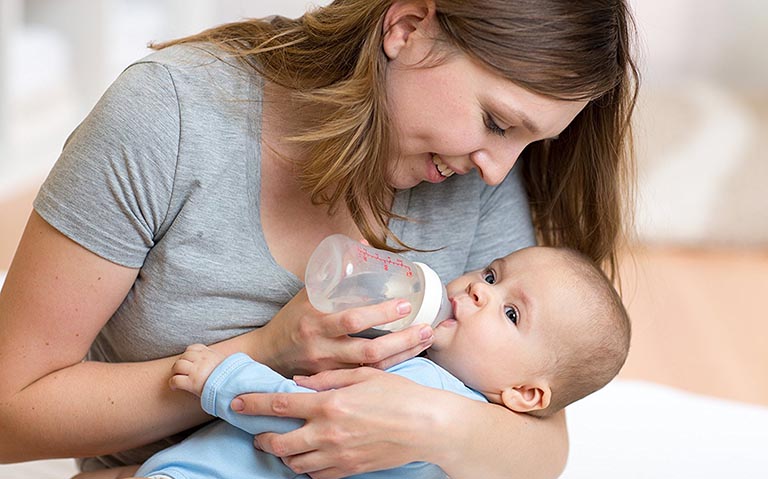 Chăm sóc khi trẻ sơ sinh bị trào ngược dạ dày