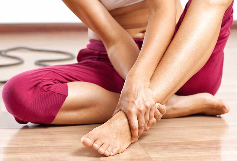 Các triệu chứng tê chân khi ngồi cố định quá lâu
