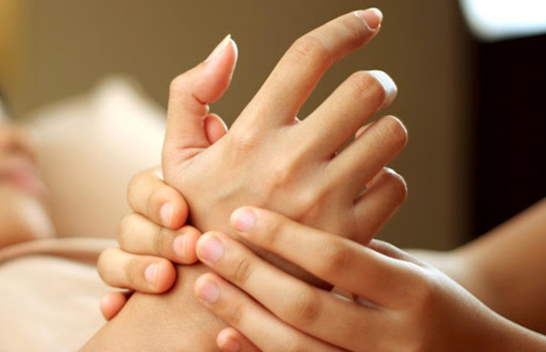 Cách điều trị khi bị tê tay thường xuyên