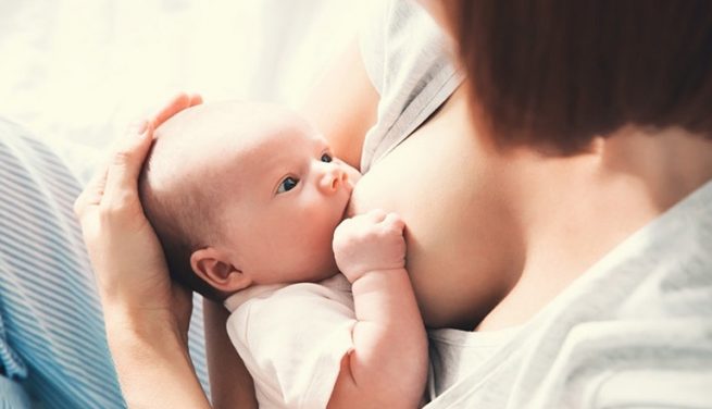 Vì sao trẻ sơ sinh bú mẹ bị táo bón? Cách khắc phục