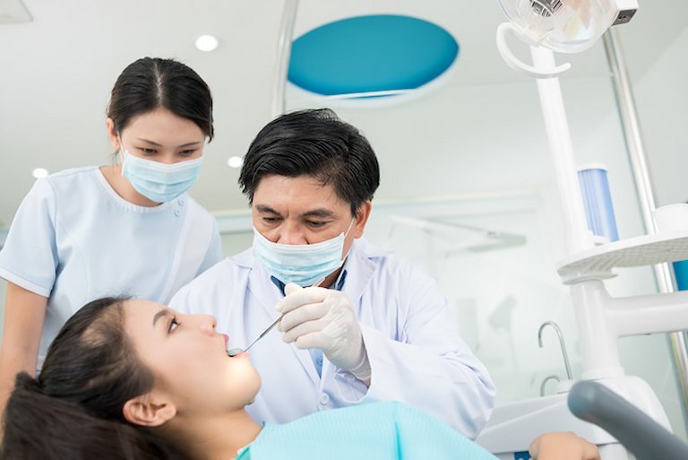 Nếu đau răng do sâu răng người bệnh cần đến nha khoa thăm khám và điều trị kịp thời